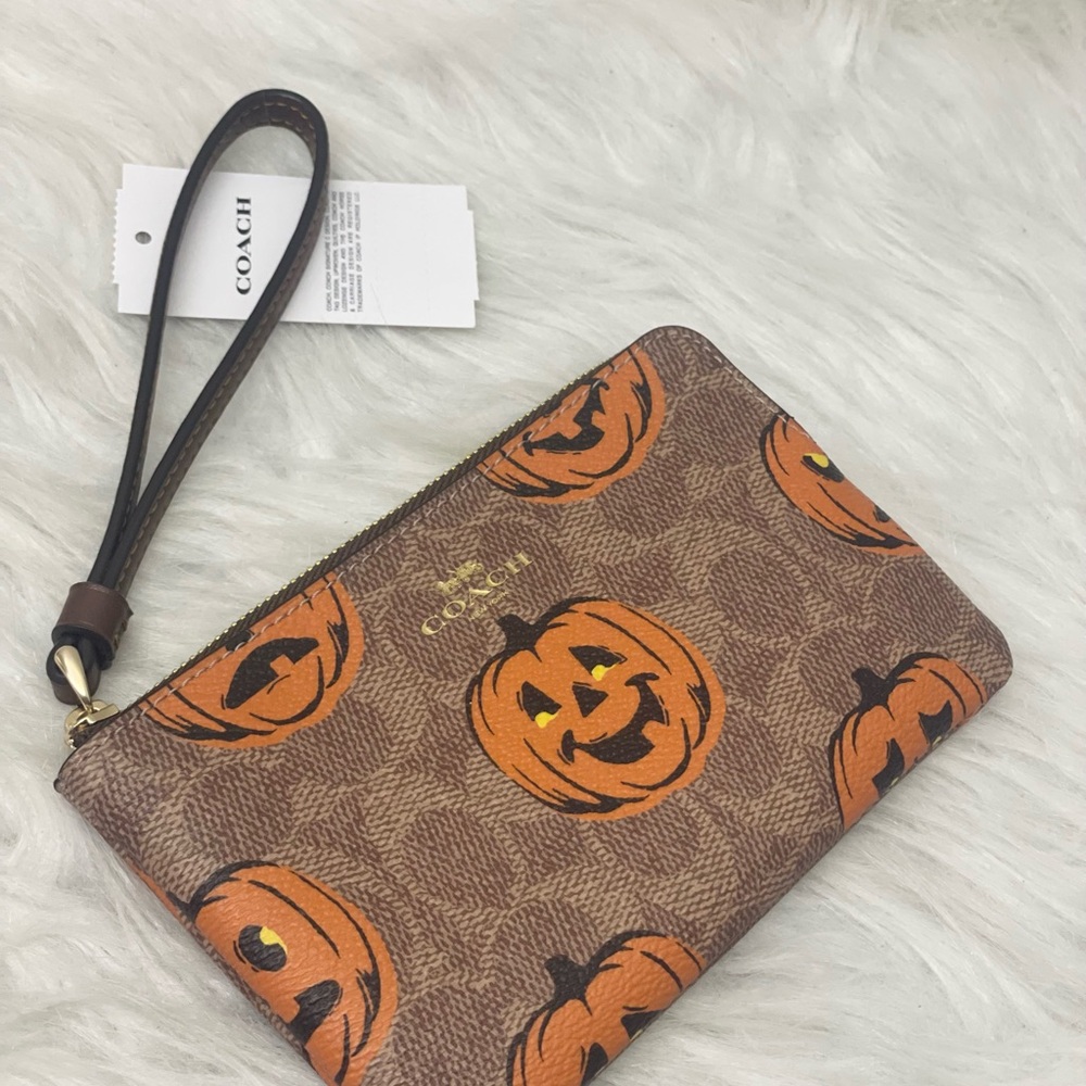 NWT Coach Corner Zip Wristlet In Signature Canvas With Halloween Print CCL20 - Picture 3 of 11